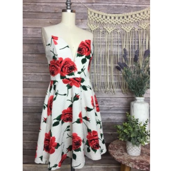 Dresses & Skirts - White Strapless Cocktail Fit & Flare Floral Dress